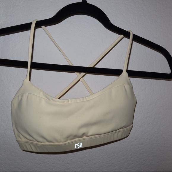 CSB Set: Form Gia Crop + Invisible Scrunch Shorts Size Medium Butter Yellow 🌼 - Picture 5 of 8